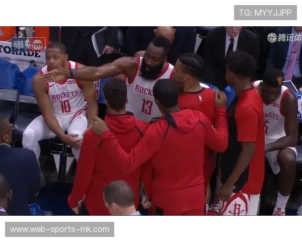 对手球员懵了，教练先“认输”：来张合照吧