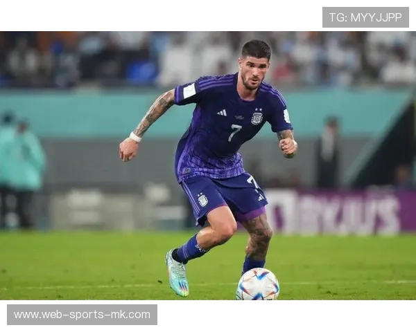 德保罗贴身逼抢,节奏被彻底打乱,球员德保罗 德保罗贴身逼抢,节奏被彻底打乱,球员德保罗