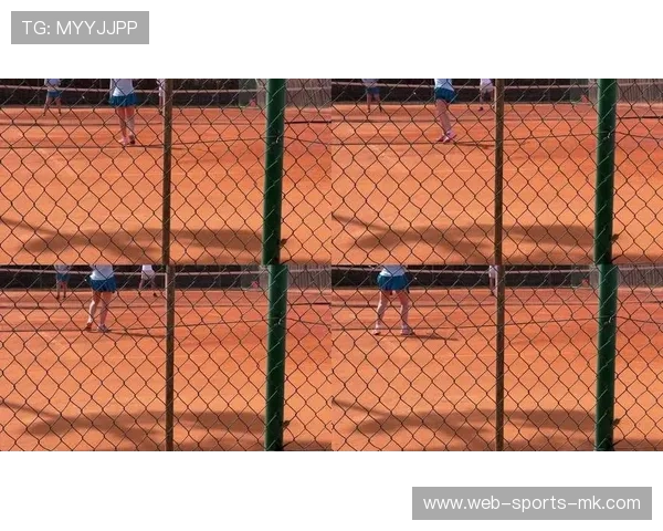 职业网球选手在红土场与硬地场步法转换的差异化应对